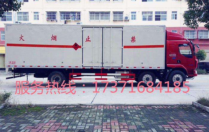 柳汽小三軸易燃液體廂式運(yùn)輸車