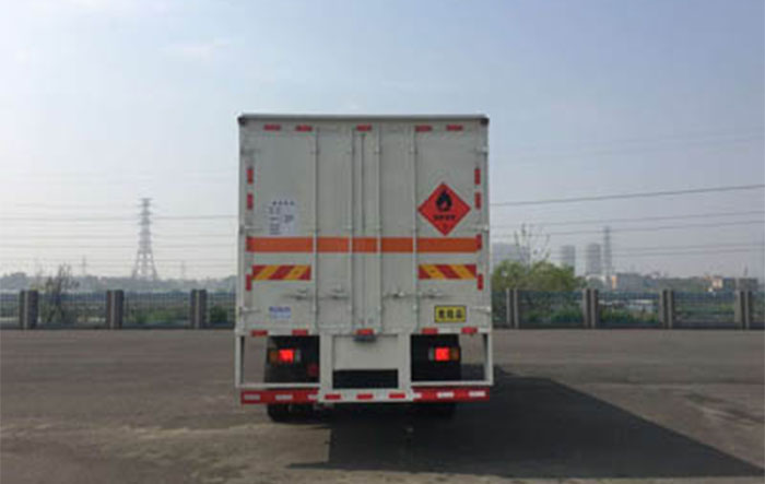 柳汽黃牌易燃液體廂式運輸車