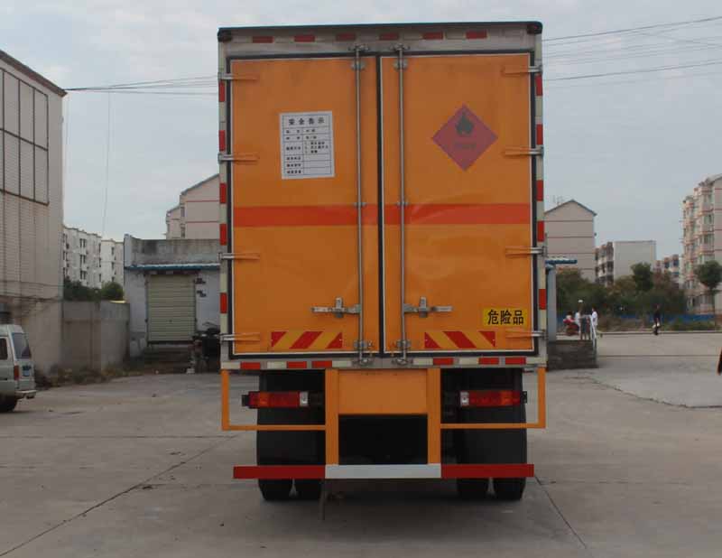 重汽黃牌易燃液體廂式運(yùn)輸車(chē)