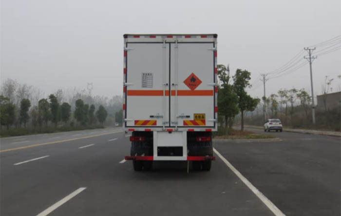 東風(fēng)黃牌易燃液體廂式運(yùn)輸車