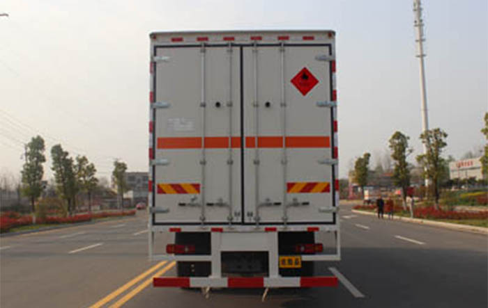 黃牌易燃液體廂式運輸車