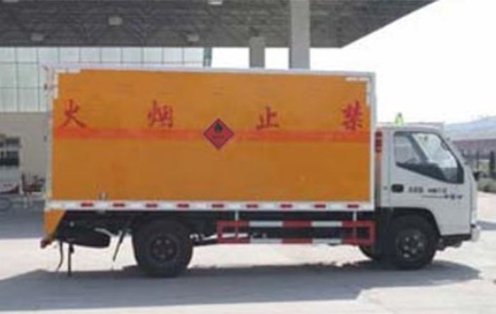 江鈴黃牌易燃液體廂式運輸車