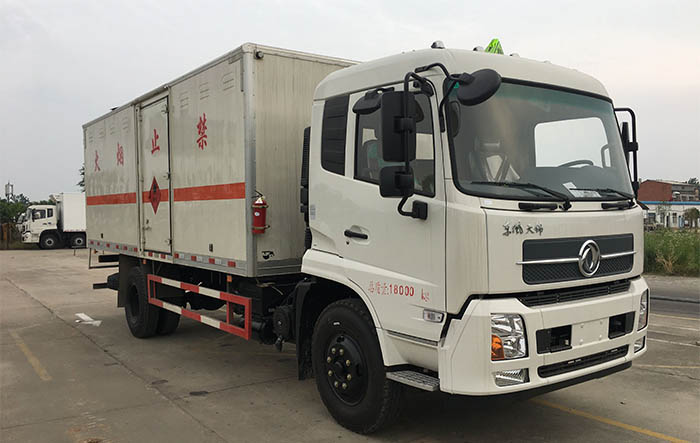 天錦黃牌易燃液體廂式運輸車