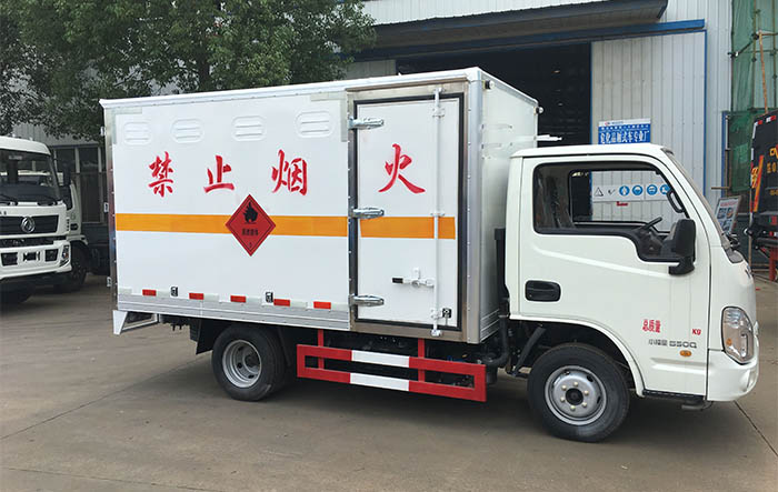 躍進藍牌易燃液體廂式運輸車