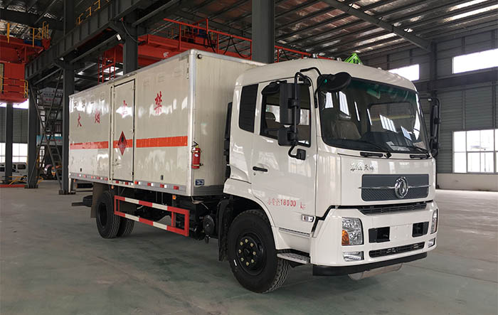 東風(fēng)黃牌易燃液體廂式運(yùn)輸車