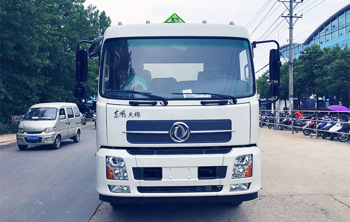 東風(fēng)黃牌易燃液體廂式運(yùn)輸車