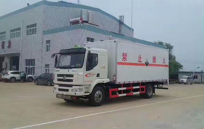 柳汽黃牌易燃液體廂式運輸車
