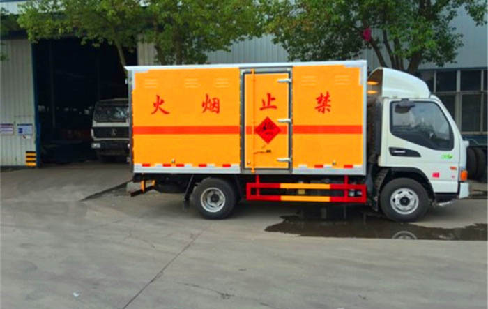 江淮黃牌易燃液體廂式運(yùn)輸車