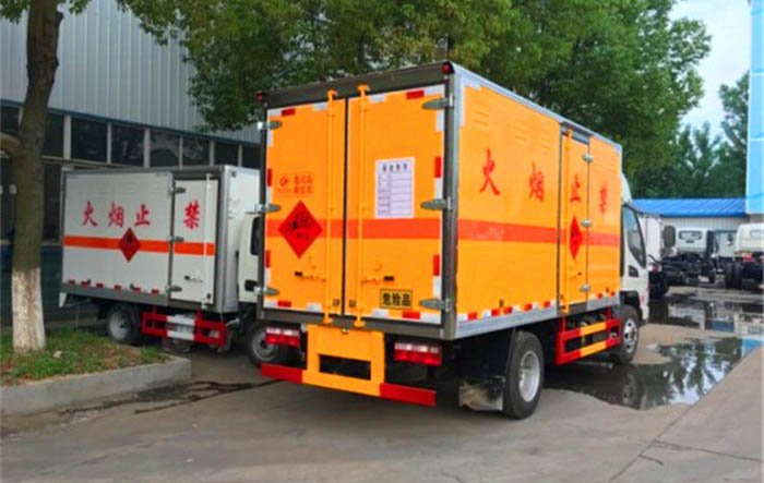 江淮黃牌易燃液體廂式運(yùn)輸車