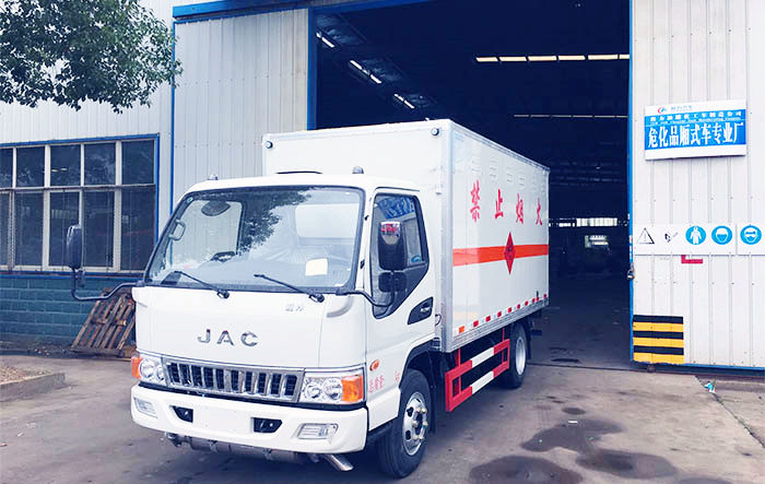 江淮黃牌易燃液體廂式運(yùn)輸車