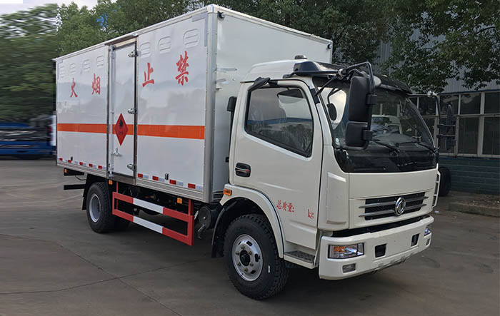 東風黃牌易燃液體廂式運輸車