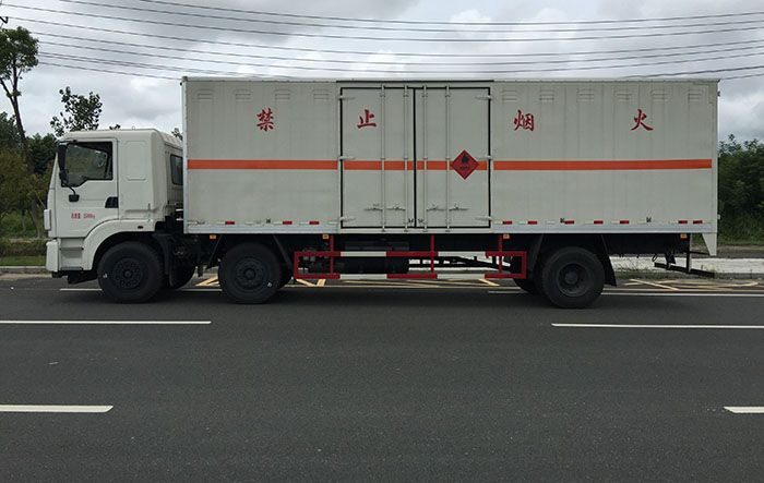 黃牌易燃液體廂式運輸車