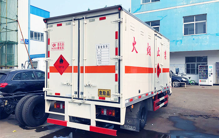 江鈴藍牌易燃液體廂式運輸車