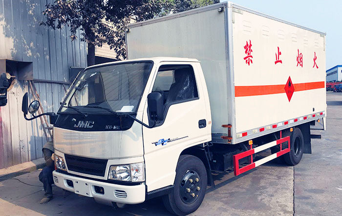 江鈴藍牌易燃液體廂式運輸車
