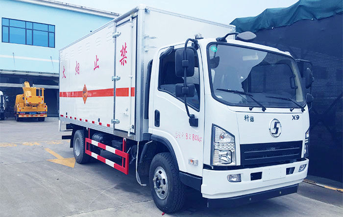 陜汽黃牌易燃液體廂式運輸車