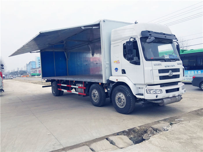 柳汽小三軸易燃液體廂式運(yùn)輸車