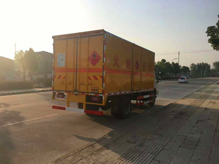 福田奧鈴4.6噸民爆運(yùn)輸車