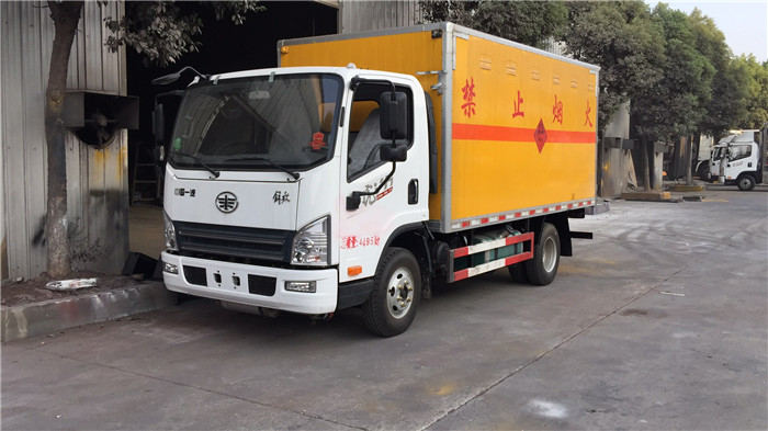 0.7噸解放民爆運輸車