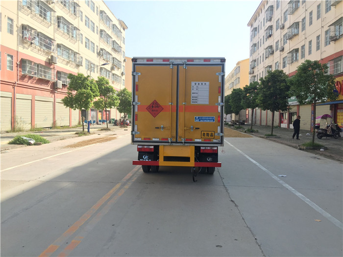 0.7噸解放民爆運輸車