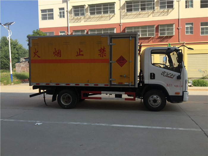 0.7噸解放民爆運輸車