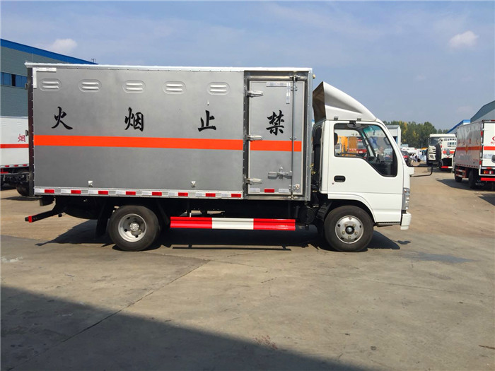 五十鈴藍牌民爆運輸車
