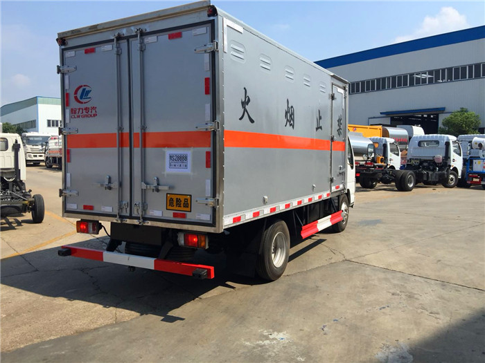 五十鈴藍牌民爆運輸車