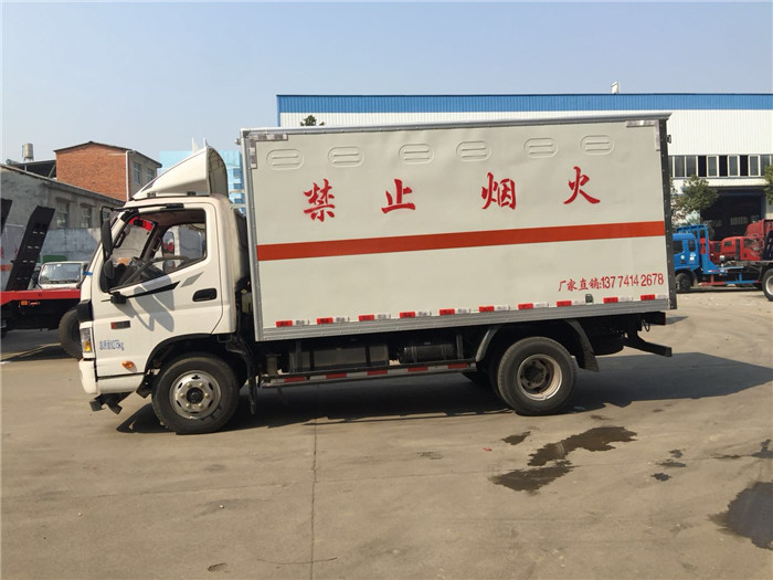 福田歐馬可7噸民爆運(yùn)輸車(chē)