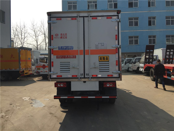 福田歐馬可7噸民爆運(yùn)輸車(chē)