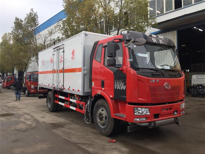 解放9.99噸民爆運(yùn)輸車