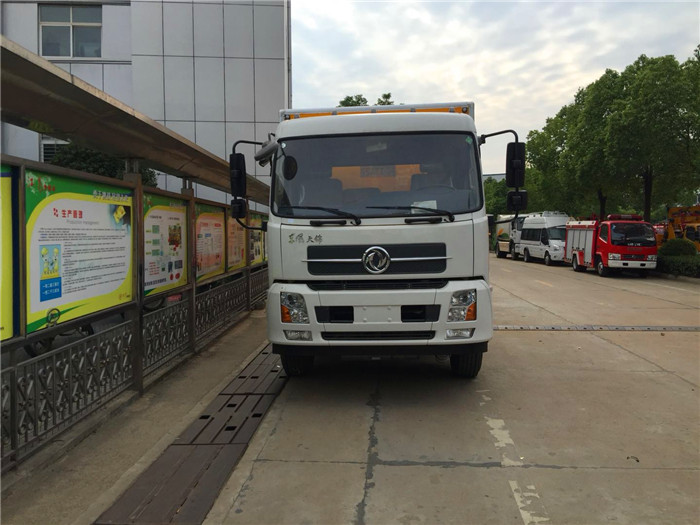 天錦危險品箱式運輸車9.8噸桶裝硫酸蒸餾水危險品運輸車
