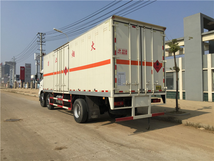 天錦危險品箱式運輸車14.3噸桶裝硫酸蒸餾水危險品箱式運輸車