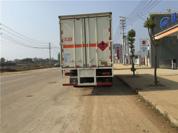 天錦危險品箱式運輸車14.3噸桶裝硫酸蒸餾水危險品箱式運輸車