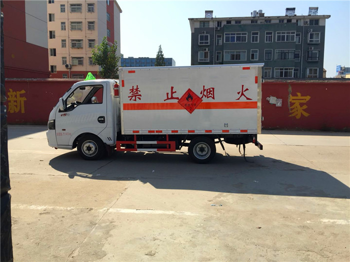 危險品箱式運輸車途逸微型廢機油運輸車
