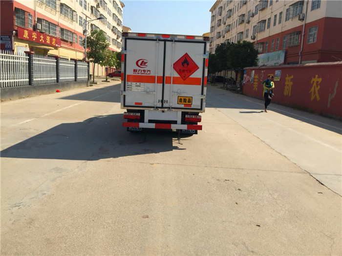 危險品箱式運輸車途逸微型廢機油運輸車