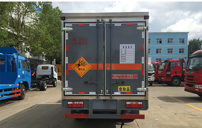 危險品箱式運輸車東風廢機油危險品箱式運輸車
