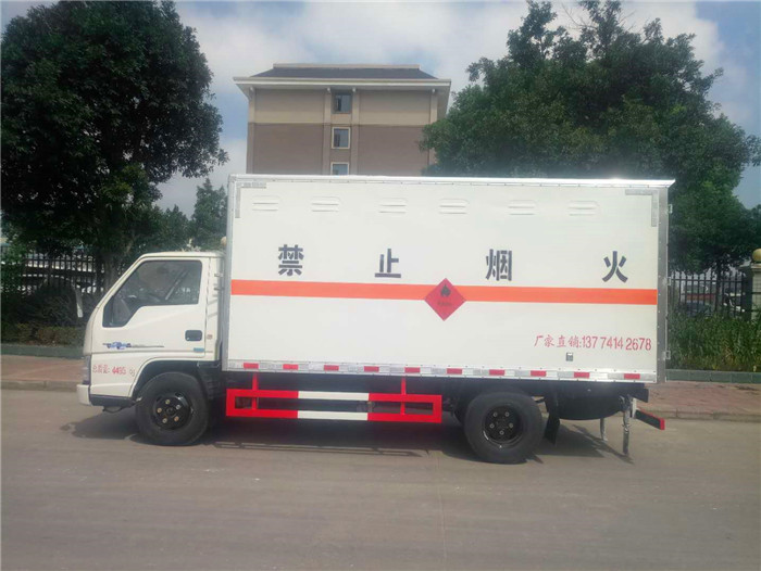 危險品箱式運輸車江鈴廢機油危險品箱式運輸車