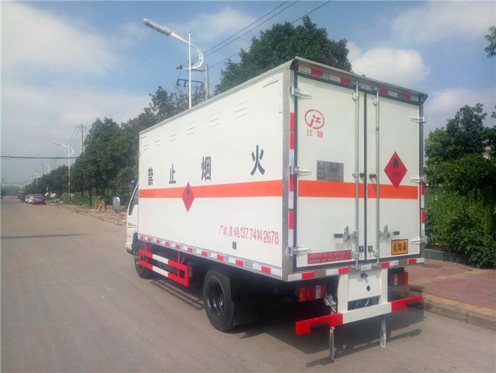危險品箱式運輸車江鈴廢機油危險品箱式運輸車