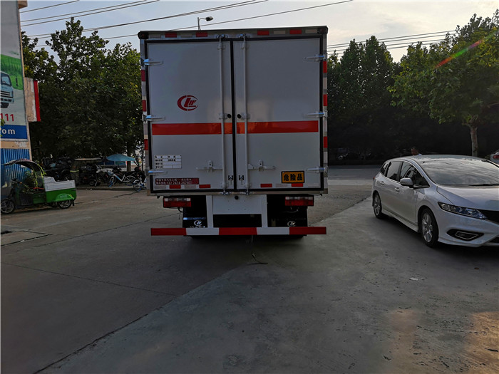 解放6.9噸危險廢棄物箱式運輸車