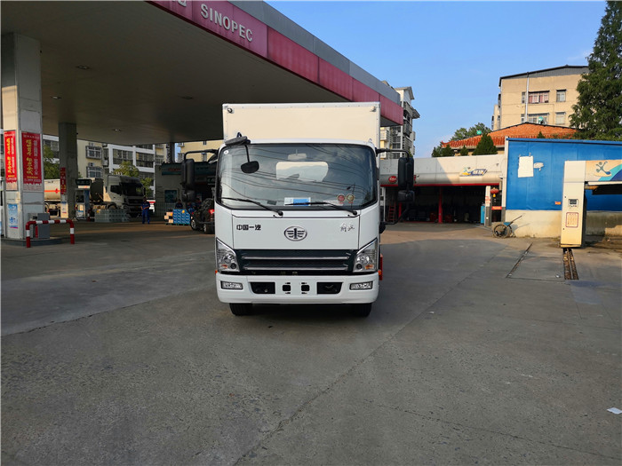 解放6.9噸危險廢棄物箱式運輸車