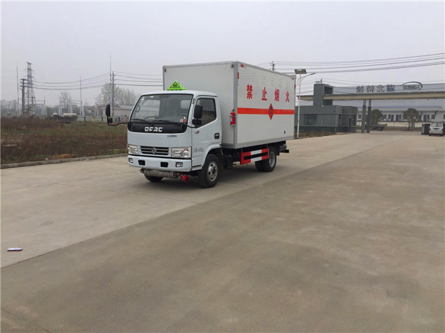 國五東風多利卡民爆運輸車