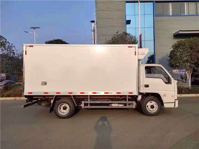 江鈴4.2米國(guó)六冷藏車(chē)