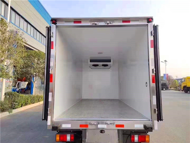 江鈴4.2米國(guó)六冷藏車(chē)
