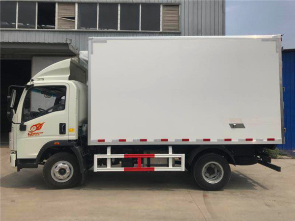 國六重汽豪沃冷藏車
