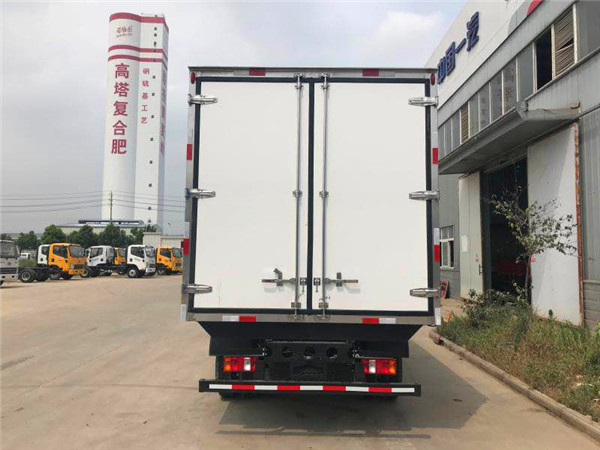 國六重汽豪沃冷藏車