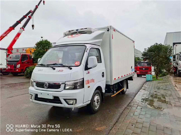 國六東風途逸冷藏車