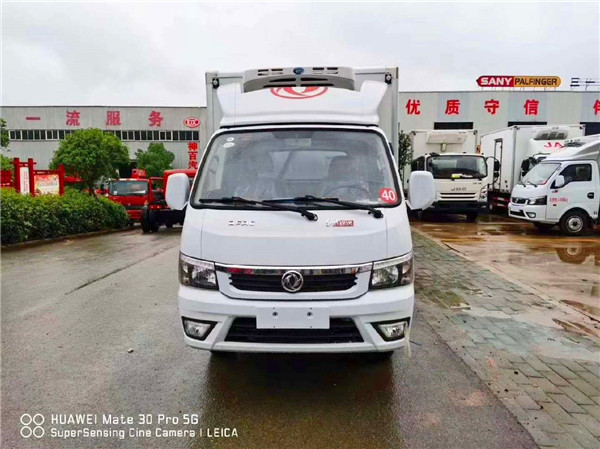 國六東風途逸冷藏車