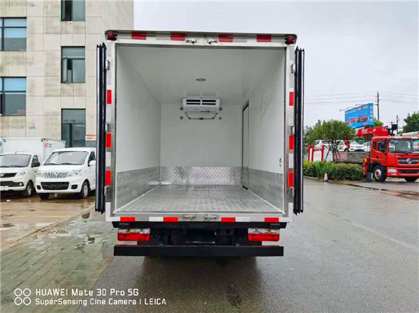 國六東風途逸冷藏車
