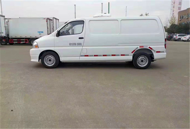 國六金杯面包冷藏車