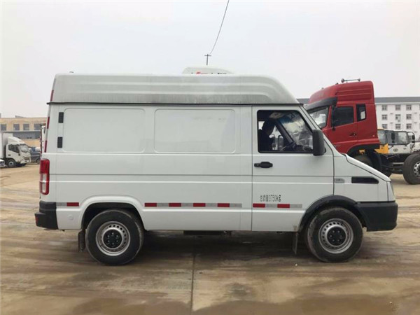 國六依維柯面包冷藏車