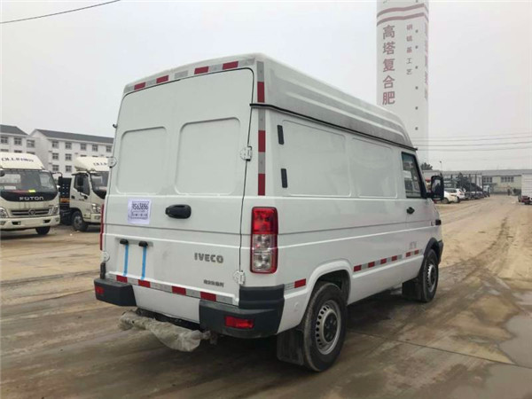 國六依維柯面包冷藏車